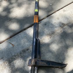 Fiskars 3-Claw Stand Up Weeder - Gardening Hand Weeding Tool with 39" Long Ergonomic Handle - Easy-Eject Mechanism - Black/Orange