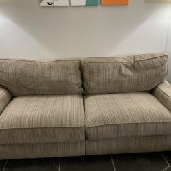 Couch - Pet Free/smoke Free House 
