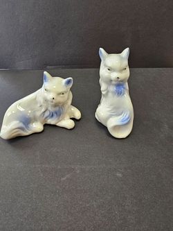 Vintage blue and white kitty figure