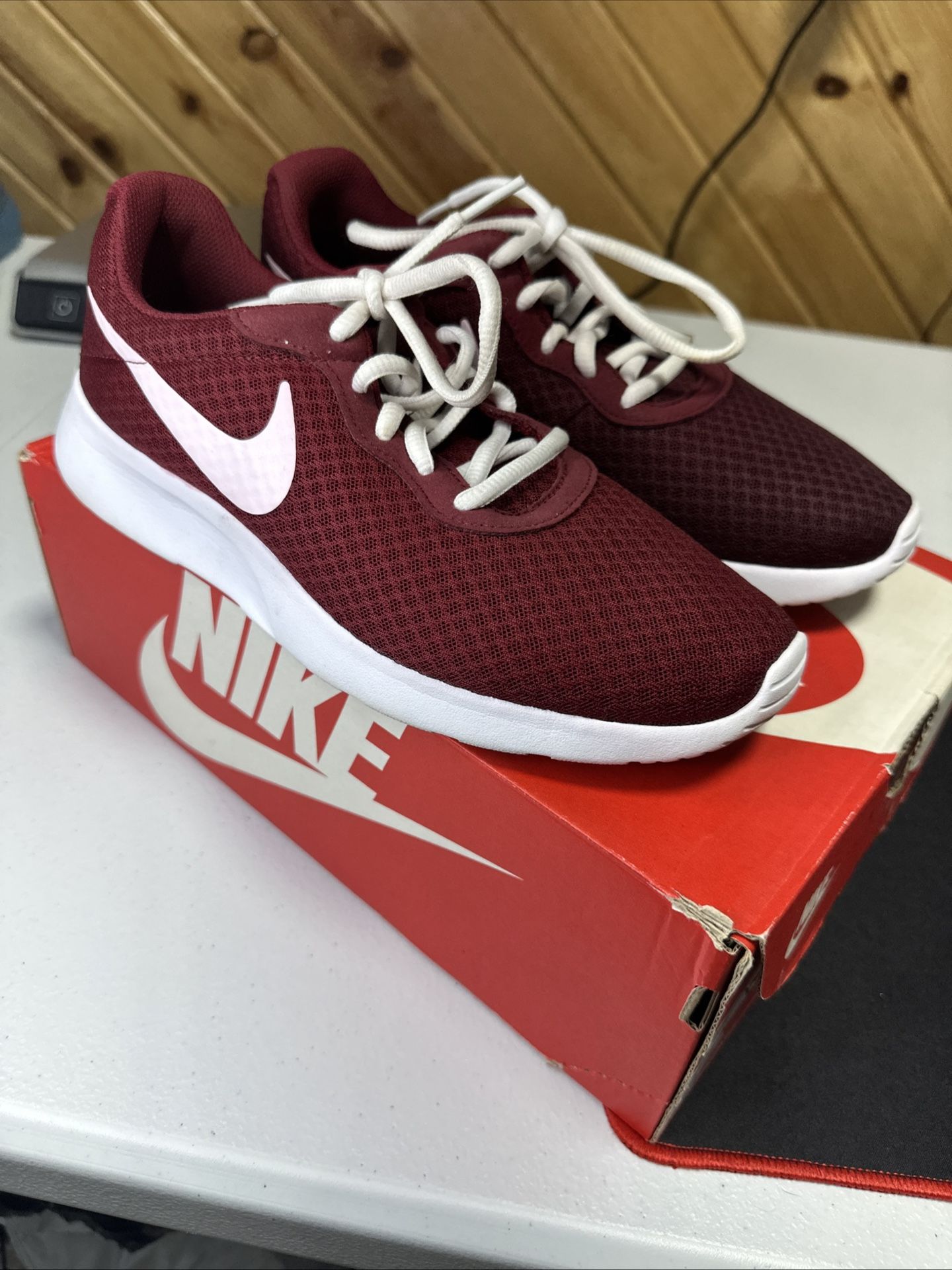 Nike Women’s Tanjun Size 9