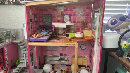 Barbie dream house