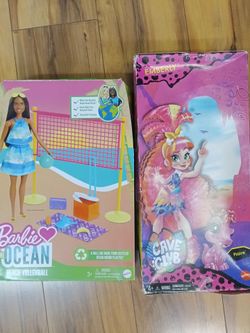 New. 2 Dolls