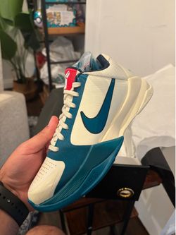 Nike Kobe V Caitlyn Clark Protro