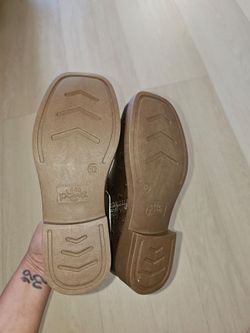 Kids cowboy boots size 11