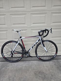 Fuji Carbon 54cm Sram Force road bike
