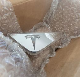 2012 to 2016 Tesla Model S, Front Left/Driver Turn Signal Assembly Repeater.