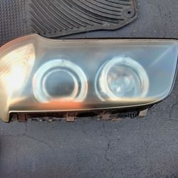 2006-2008 Bmw X3 Headlight Xenon Hid Passenger Side With All The Accessories OEM.