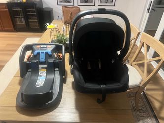 Uppababy mesa 2 car seat and base