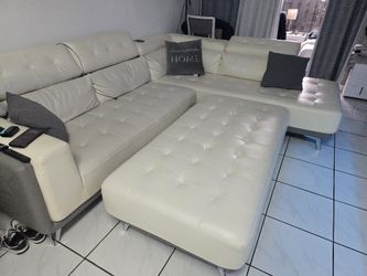 R2G Sofa and Ottom
