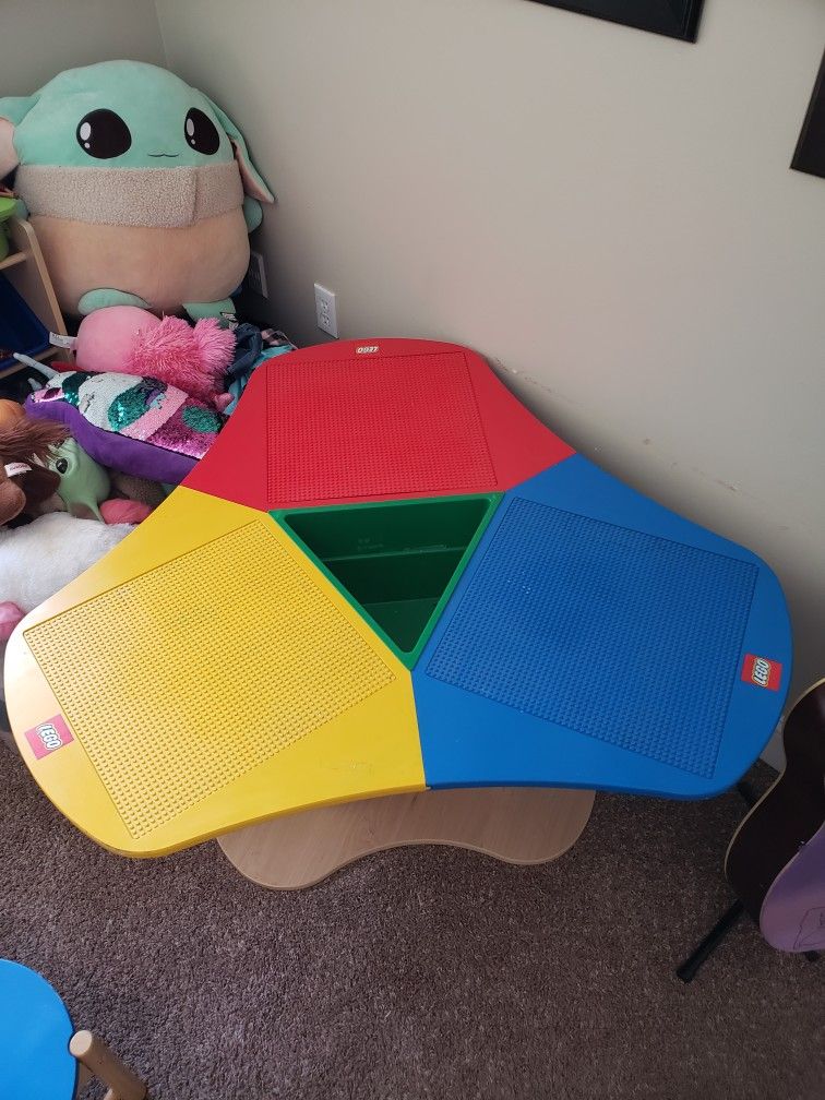 Triangle lego table cheap