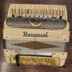 Universal Accordion 