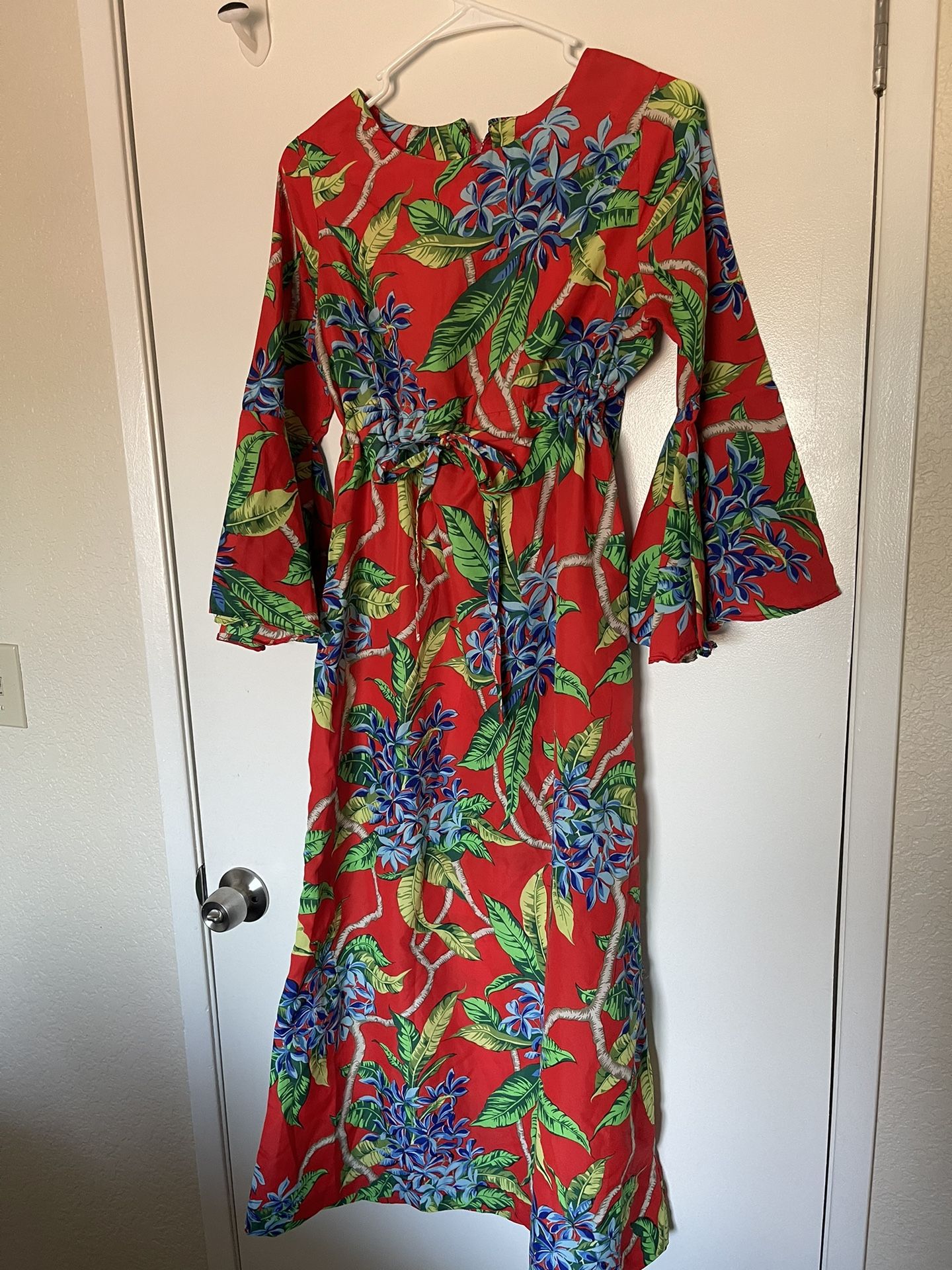 Super cute floral dress size S 