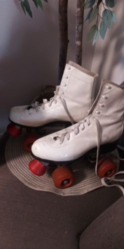 Sz 6 Roller Skates