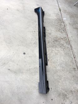 2018 Toyota Prius rocker molding
