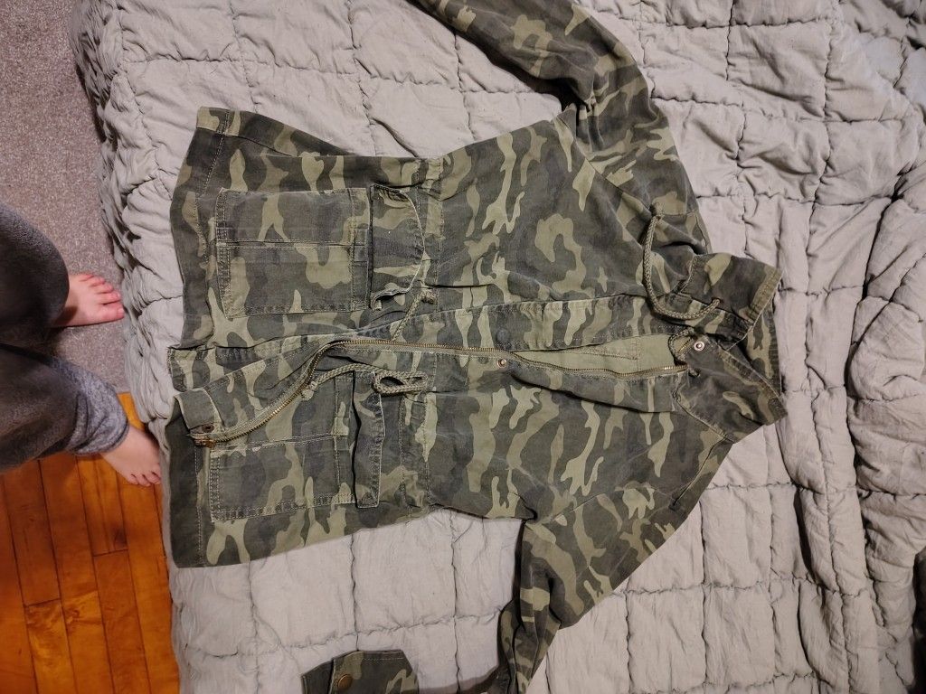 Women’s Military-Style Camo Jacket – Like New!