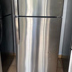 GE REFRIGERATOR  28”W