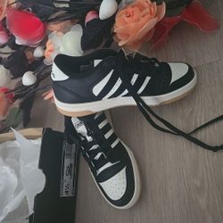 Adidas Kids Shoes Size 4.5