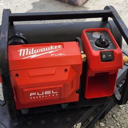 Milwaukee M18 FUEL Compact Quiet Compressor!


