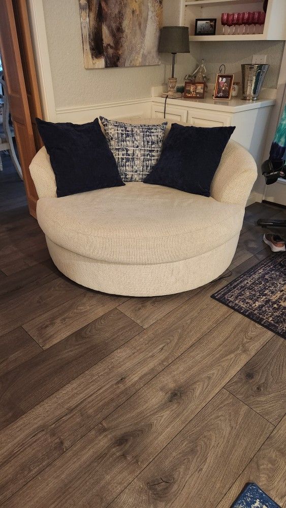 Round Sofa