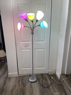 5 Heads Floor Lamp 66”H In Good Condition $25 Firm On Price