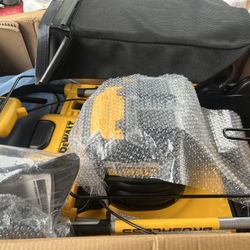 DEWALT 20V MAX 21.5 in. Battery Powered Walk Behind Self Propelled Lawn Mower with (2) 10Ah Batteries & Charger