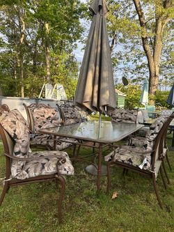 Beautiful 6 Cushion Chairs Patio Set.