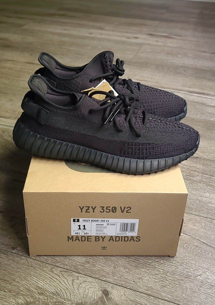 Onyx Yeezy 350 Sz11