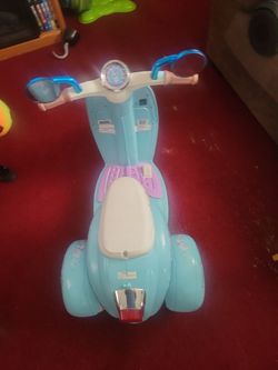 Elsa Tric scooter
