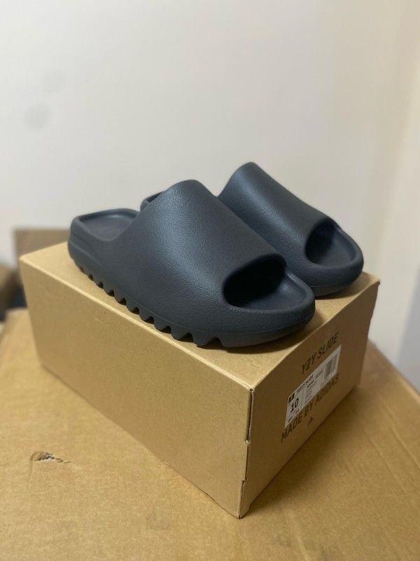 Adidas Yeezy Slides Black ONYX  Size 9,10,11,12
