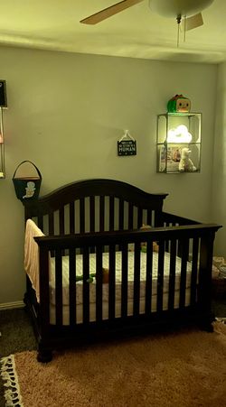 4-in-1 Solid Wood Convertible Crib