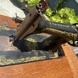 Singer sewing machine was made in 1919 in the Clydebank, Scotland (Great Britain) factory