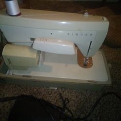 Singer Sewing Machine With Pedal
