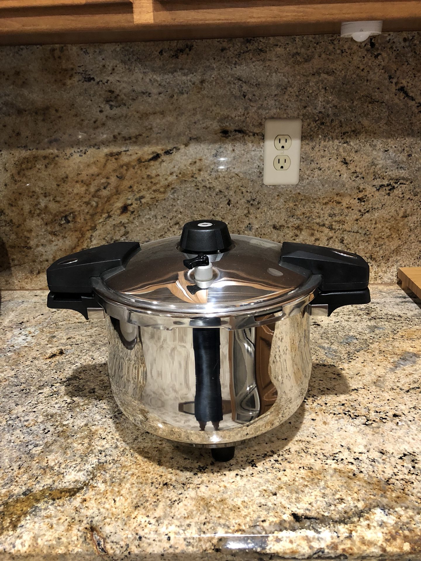 Pressure cooker, farberware for Sale in College Park, MD - OfferUp