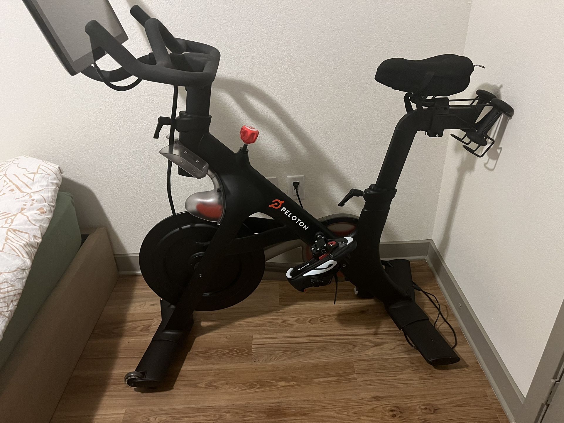 🔥2021 Peloton Bike for Sale with Extras! 🔥
