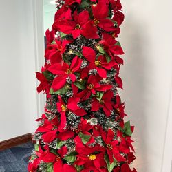 ✨ Poinsettia Christmas Topiary Tree – Gorgeous Holiday Décor! ✨6.5ft Tall Base included