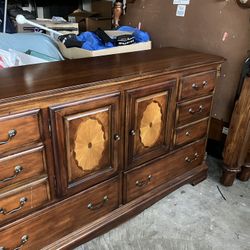 Beautiful Solid Wood Dresser And Headboard Footboard And Armor Set