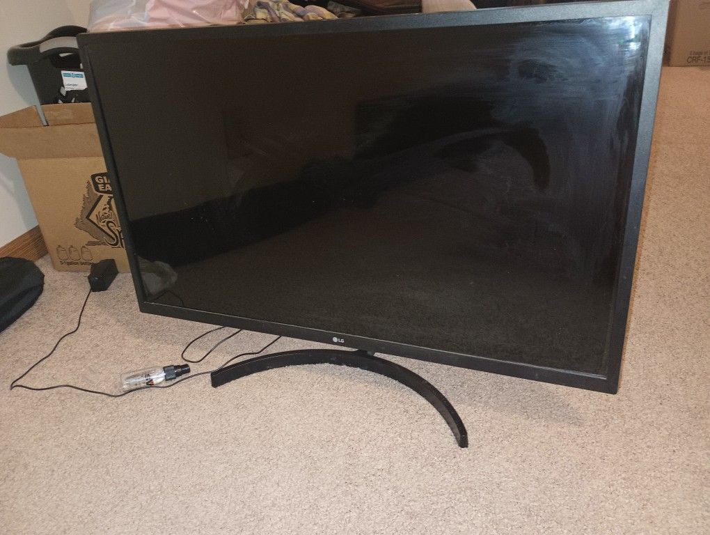 LG Computer Monitor 31.5 For Parts