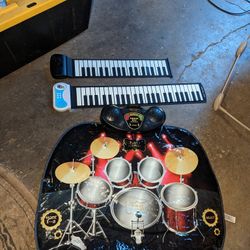 TWO PORTABLE KEYBOARDS & KIDS DRUM MAT