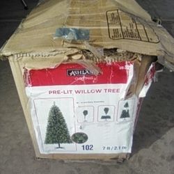 Ashland Pre Lit 7 Ft Christmas Tree Willow