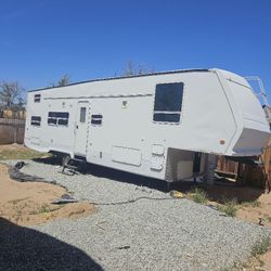TOY HAULER NO TITLE   NO TITTLE 