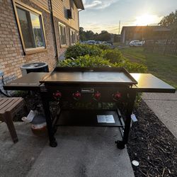 Nexgrill 4-Burner 36 in. Propane Gas BBQ Grill in Black with Griddle Top