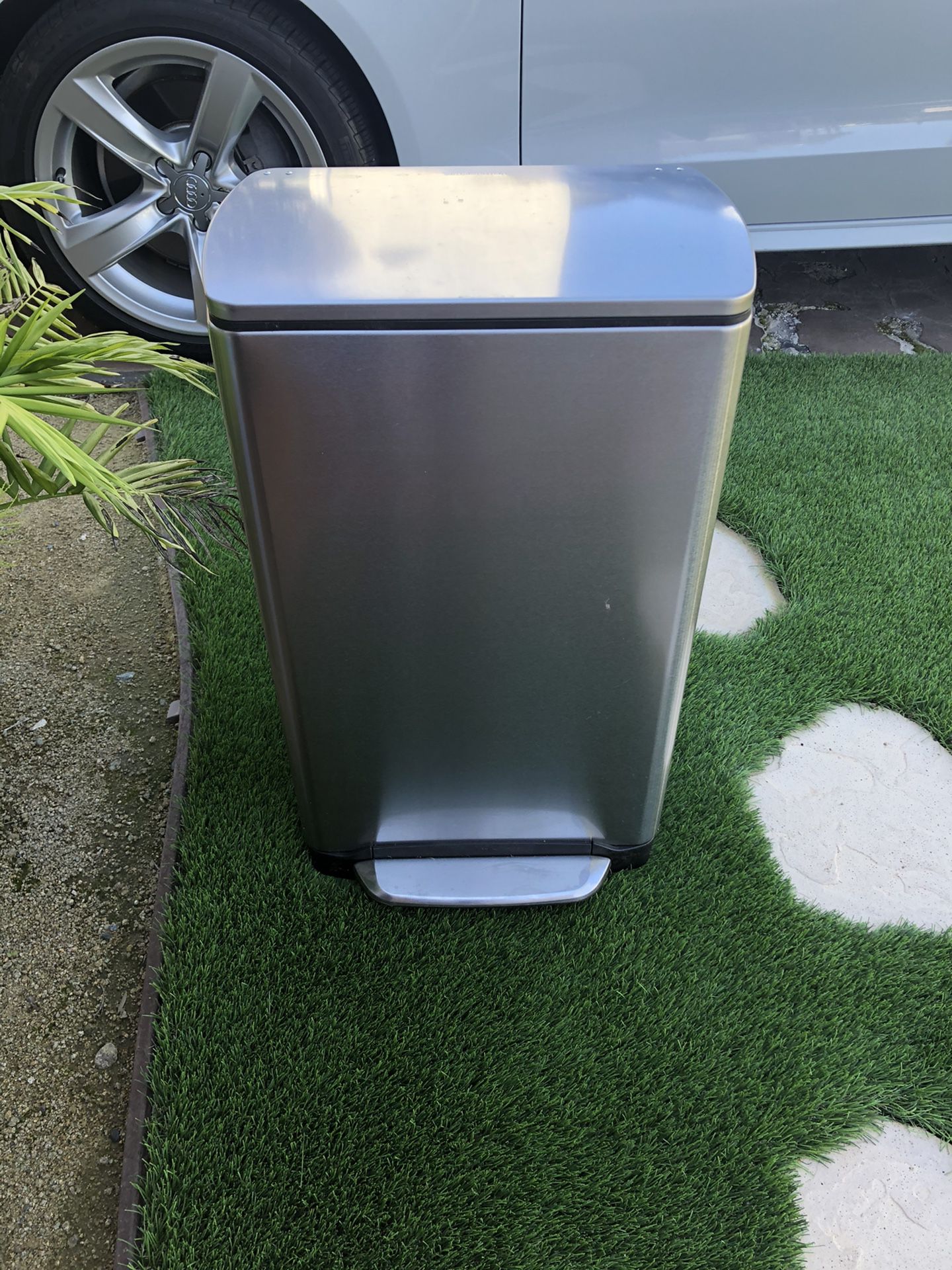 $$Free$$ Simple Human Stainless Steel Trash Can