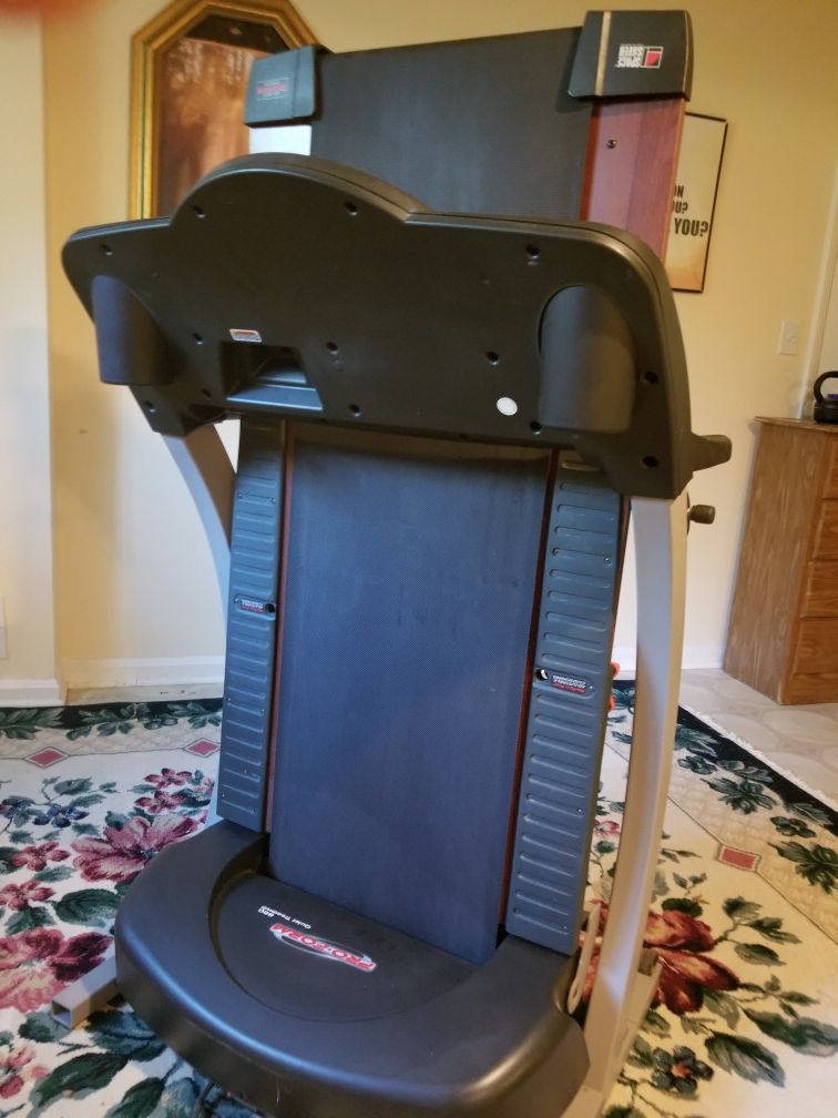 Pro form 860 QUIET Treadmill for Sale in Fairfax VA OfferUp