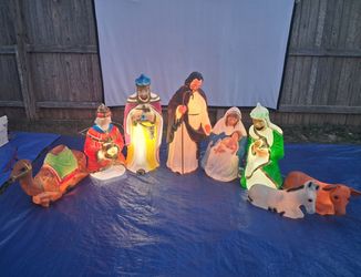 Vintage 8 pieces Outdoor Christmas Nativity Set