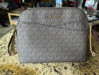 Michael Kors Jet Set Travel Medium Dome Crossbody Bag