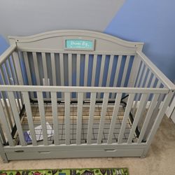 NEW BABY CRIB 