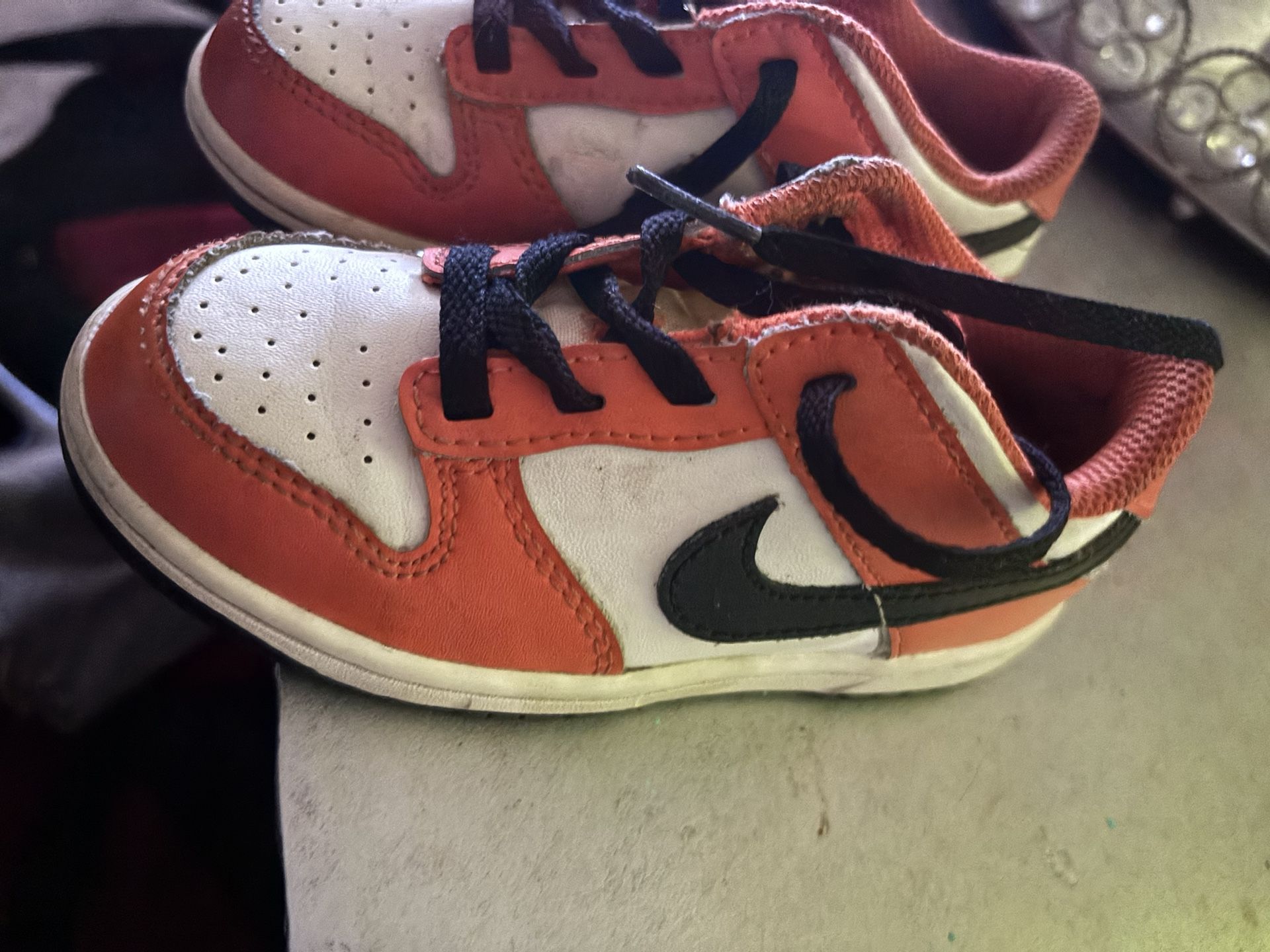 Nike Dunks . 9c 