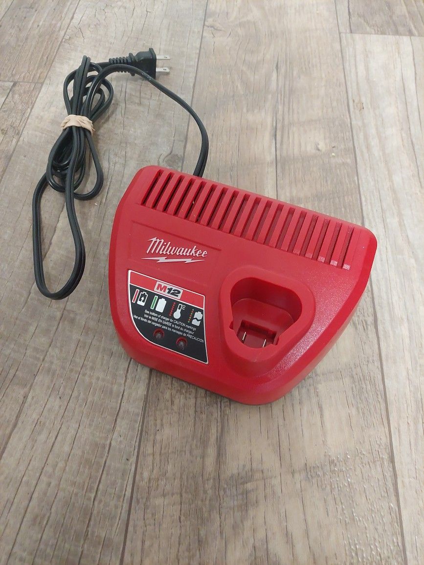 Milwaukee M12 Charger