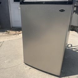 Sanyo Mini Fridge