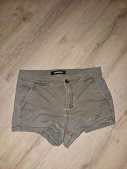 EXPRESS OLIVE GREEN SHORTS size 6